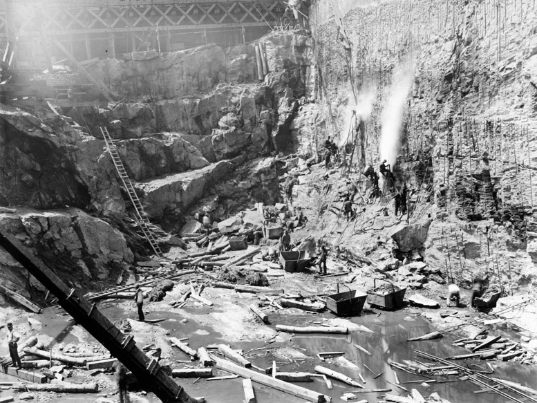 The Minerals of New York City: The excavation for the railroad tunnels north of Grand Central Station underneath Park Avenue 